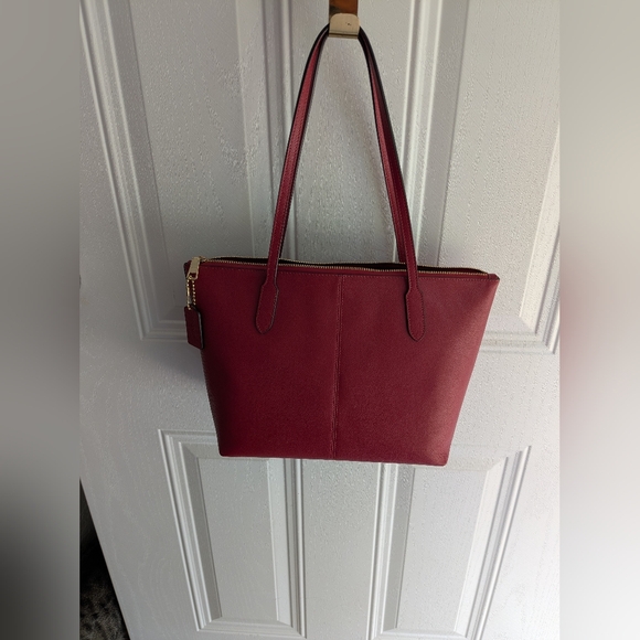 Coach Bag Red ♥️♥️♥️Like New No Call Outs 15.5 Wx 10.5 L EUC - Picture 2 of 10